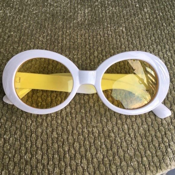 Yellow Tinted 😎 sunglasses - Picture 3 of 5